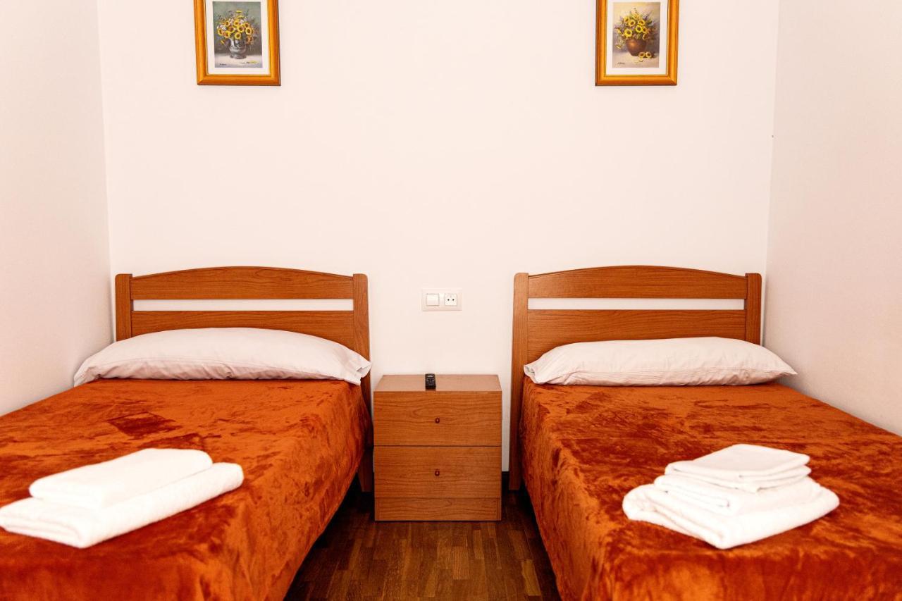Yani'S Hospedaje Pension 1 Estrella Арриондас Экстерьер фото