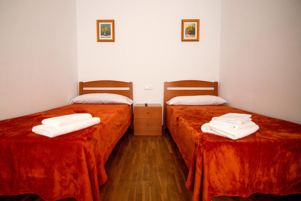 Yani'S Hospedaje Pension 1 Estrella Арриондас Экстерьер фото